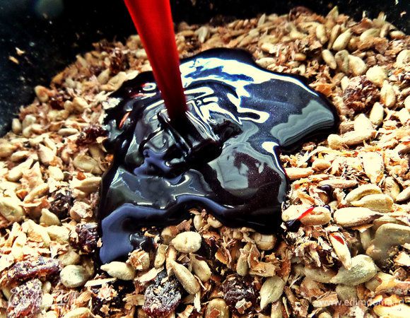 Вместо соуса можно сварить сироп из воды, какао и сахара по вкусу и смешать всё!