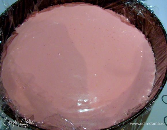 Выложите на форму и отправьте в холодильник на ночь.