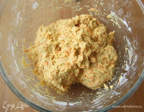 Соединить сухую смесь с жидкими ингредиентами, замесить тесто. Оно достаточно липкое, но поддаётся формовке, т.е. можно будет испечь хлеб без формы, на поду.