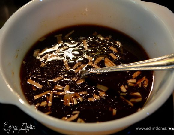 Приготовим маринад-сок лайма, соус острый кайенский, бальзамический уксус, апельсиновый джем, растительное масло, чеснок раздавленный.