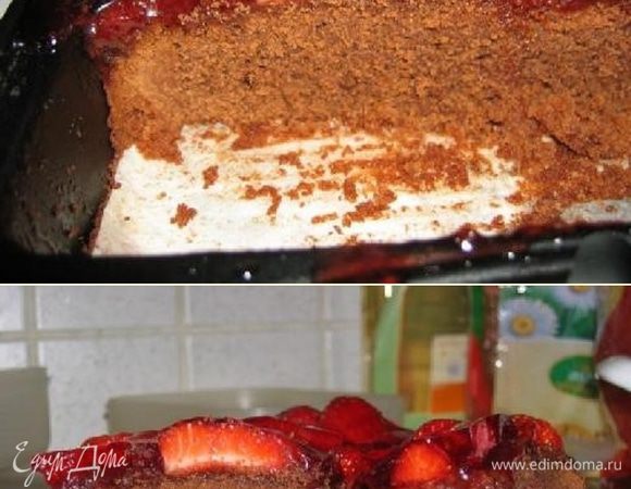 Так наш пирог выглядит вблизи. После того как пирог остынет порежем его на части чтобы получить пирожные  и разделить их с нашими любимыми.  Теперь и вы узнали подробно изучили как сделать наивкуснейшее пирожное  для настоящих любителей десертов - шоколадные пирожные с клубникой в желе.

Приятного аппетита! И хороших вам рецептов.