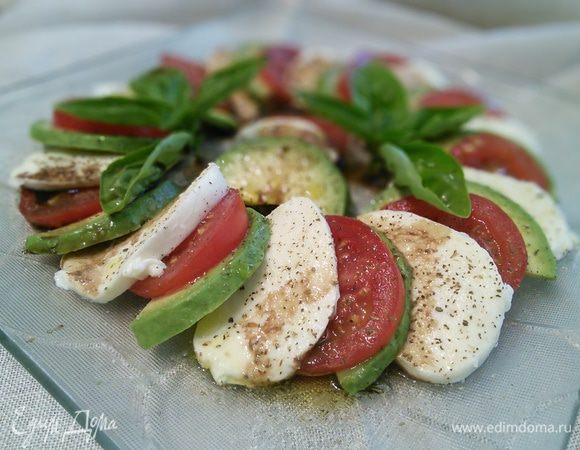 Ещё одна идея для такого салата. Выложите в  салатницу все продукты, добавьте руколу или айсберг - салат, приправы те же. Собственно я так всегда  и делаю :) 