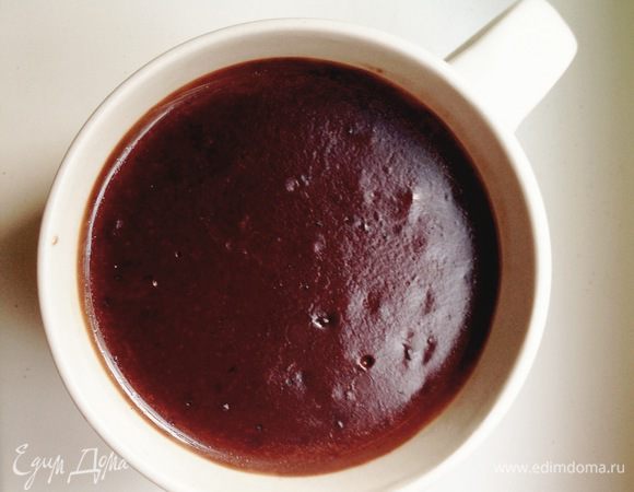 Шоколад получается густой и терпкий. Украсить можно хорошо взбитыми сливками. Хранить в холодильнике в контейнере с плотной крышкой. Можно разогревать в микроволновке. Очень шоколадно! :) Bon Appétit!