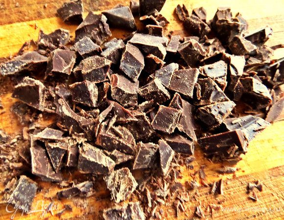 Шоколад 50% крупно порубить.