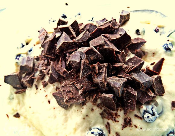 Высыпать тоже в тесто.