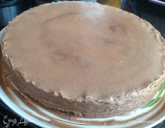 Через 2 часа достаем из холодильника и освобождаем от кольца.