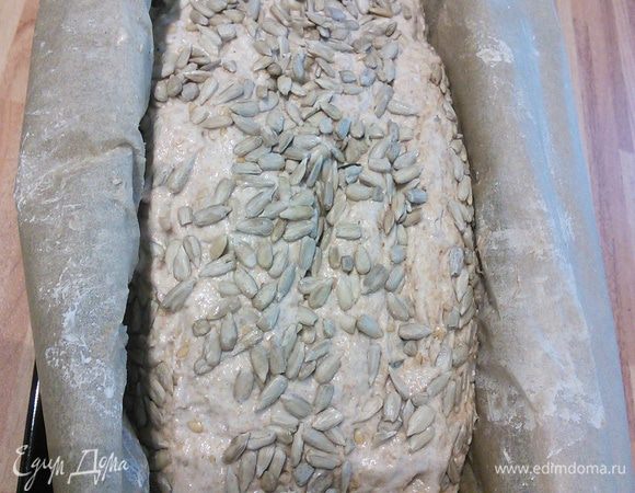 И уложить в форму для кекса вместе с бумагой. Думаю форма может быть и другая. 