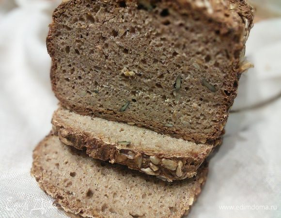 Пористый, абсолютно не сухой, с нежным, сочным мякишем и упругой корочкой готов. Приятного аппетита! 