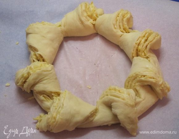 Развернуть каждый "лепесток" наружу. Разложить слои веером.