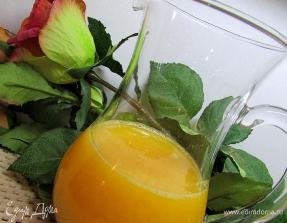 Из апельсинов выжмите сок.