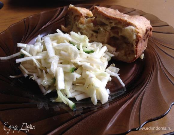 Нарезать порционно подавать. 
Я подавала с салатом из капусты.
Приятного аппетита!