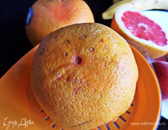 Выжимаем сок из обеих половинок.