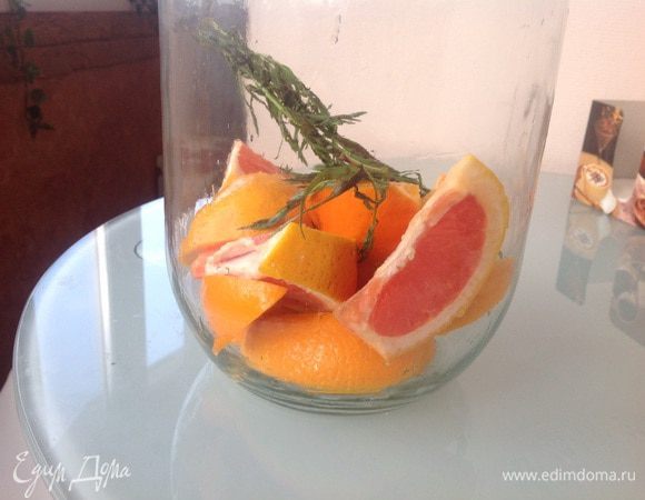 Положите все в 3х литровый баллон, залейте холодной водой...