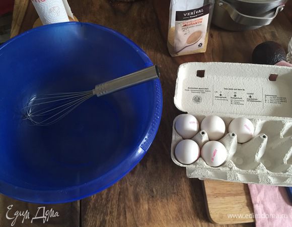 Берем 5 яиц.