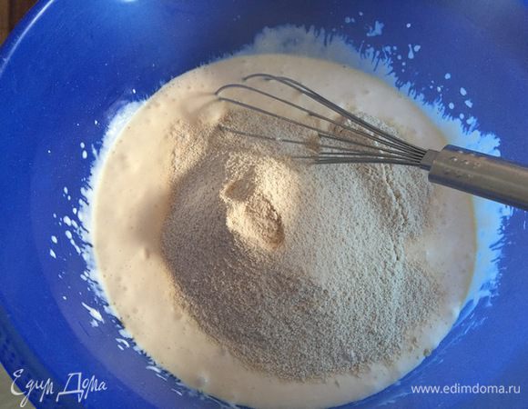 Всыпать муку.