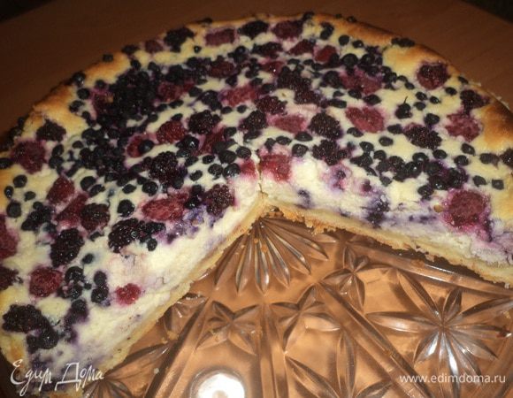 Выпекать пирог при температуре 180 градусов 40-50 минут. После выпекания пирог должен полностью остыть.
Приятного аппетита!