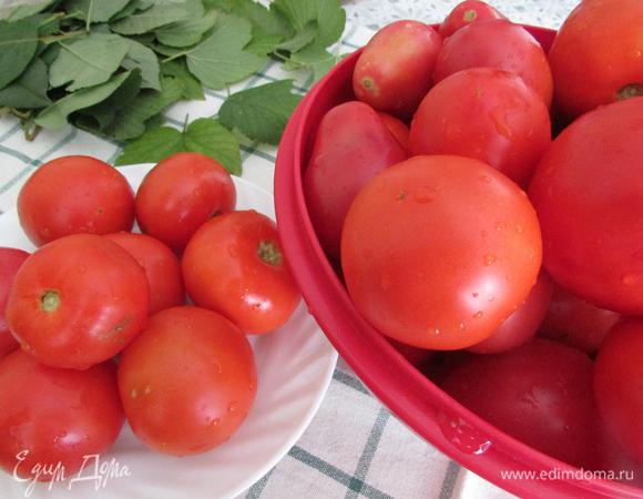 Отобрать целые ровненькие помидоры, помыть.