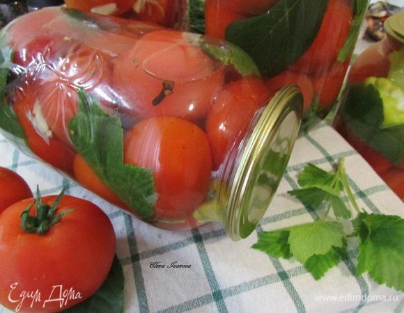 Залить кипящим рассолом. Закрыть под ключ и хорошо потрясти баночку, чтобы лимонная кислота и специи равномерно разошлись в рассоле. Банки завернуть в теплое и оставить до полного остывания. Хранить можно в домашних условиях или в погребе.
Приятного аппетита!