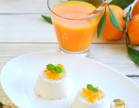 Разлить по креманкам , остудить и поставить в холодильник на 2-3 часа.  Перед подачей украсить мандариновым желе, цедрой, цукатами или мятой. 
