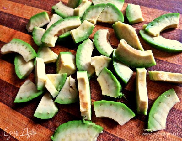 Авокадо-нежный продукт,добавим в самом конце удобными для Вас кусочками.