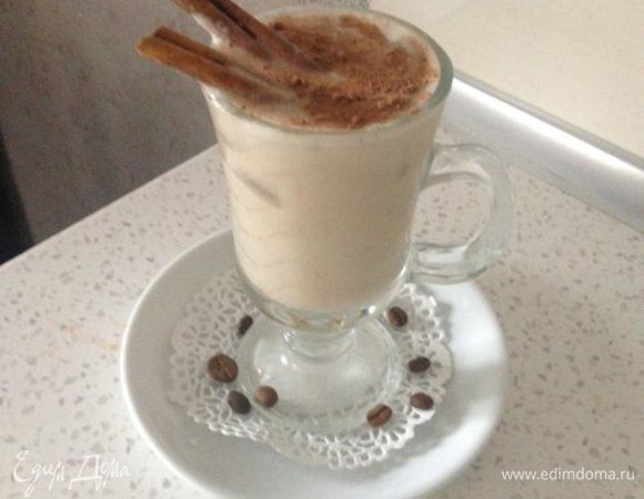 Вылить в бокалы и посыпать корицей. Сразу подавать