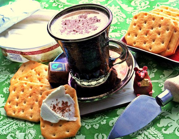 Верх присыпала корицей. Ну что сказать? Растянуть такой кофе не удастся! 