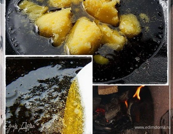 И потом туда, в казан, выкладываем масло. Ложки три столовые. Больше не надо. А то жирновато получится. Огонь, я еще не раз напомню, держать на щепочках. Никакого сильного пламени. Помните, что масло, хоть и топленое, но не растительное. Нетрудно сжечь. А подгорелое, чего хотите – будет невкусно. Для того, чтобы топленое масло стало «готово», достаточно пары минут. Вон, видите, как шкворчит. Мягко так, по-доброму. А уж аромат, я вам отвечаю.
