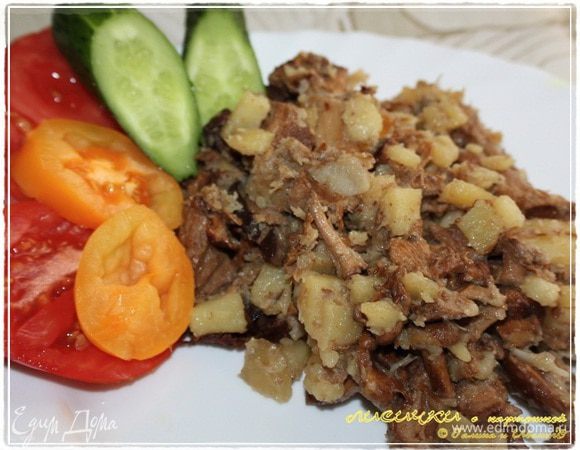 Остается только быстренько накромсать овощей, еще теплых, с грядочки и … 
Ангела вам за трапезой!