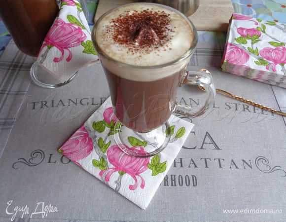 Присыпаем какао-порошком.