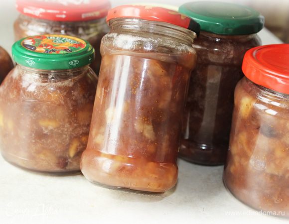 И варим мунут 30-40.
Ну и быстренько по баночкам.
Готовое варенье значительно потемнело, часть бананов превратилось в ароматное пюре, часть осталась небольшими кусочками!
Приятного аппетита. Замечательного чаепития в зимние, холодные вечера!)