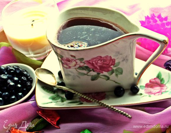 Очень вкусный летний напиток! Да и зимой с замороженной черникой тоже запросто можно сделать.