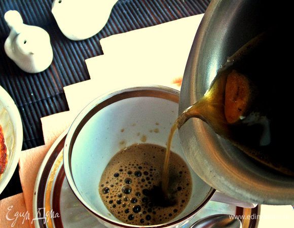 Разлить по чашечкам (мои были ёмкостью по 100 мл) или в одну большую чашку.