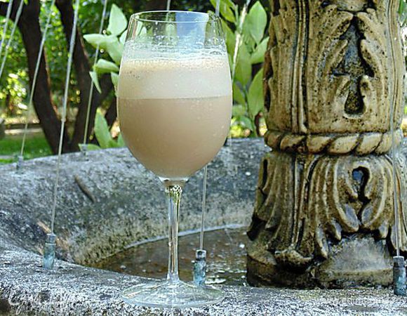 Разлить по бокалам.
Наслаждаемся!