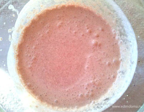 Смешиваем остывший кофе с печеньем и пломбир, все взбиваем. 