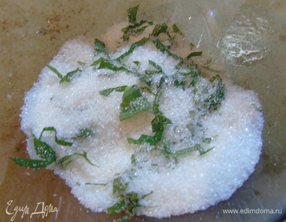 Смешать сахар с мелко нарезанным тимьяном.