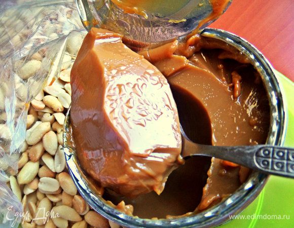 Сгущёнку варю сама заранее сразу по 3 банки, чего мелочиться? :)