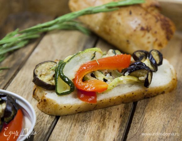 Овощи можно есть и сразу. Но лучше дать им промариноваться пару часов.