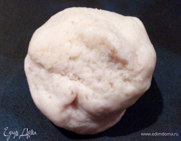 Я заранее приготовила песочное тесто, предназначенное для моделирования и лепки "сладкой кружки".