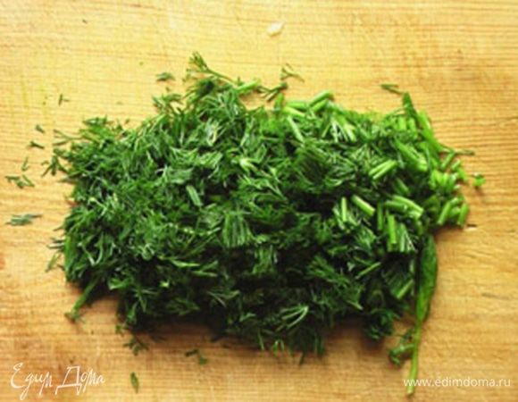 Зелень моем, сушим и  мелко рубим.