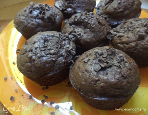 При подаче посыпать измельчённым шоколадом.
Приятного аппетита!