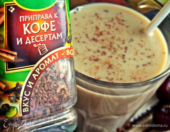 В её состав входят: корица, коричневый сахар, ваниль, кардамон, гвоздика.