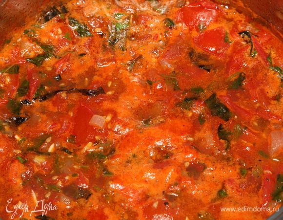 Выключаем суп, даем ему охладиться. Уже в охлажденный суп добавляем лимонный сок и перемешиваем. Вот так ярко должно получиться.