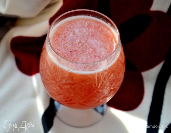 Добавляем сок и ставим морс охлаждаться.
Очень вкусно и очень освежающе получается!