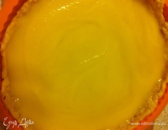 В готовую основу вылить крем.