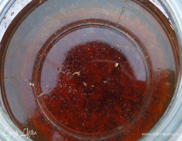 Сухие цветы залить 1 литром кипящей воды и дать настояться. Я оставила на ночь. 