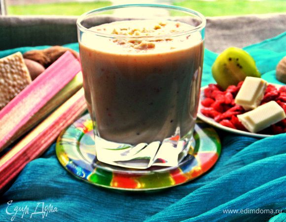 Так как смузи с кислинкой, решила посыпать верх белым шоколадом (у меня с хрустящей кукурузной крошкой шоколад).