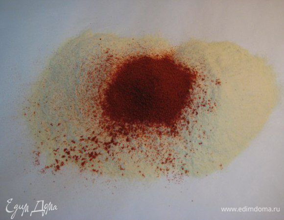 Панировка: смешать манку с паприкой. 