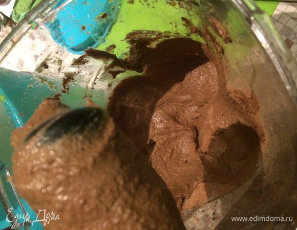 Вот этот шаг - испытание для слабых духом, неприлично как вкусно :)
 порошок Кэроба (плодов рожкового дерева, имеет нательно сладко-шоколадный вкус, продается в вегетарианских магазинах и в интернете) можно заменить дополнительной половиной  порции  какао .  