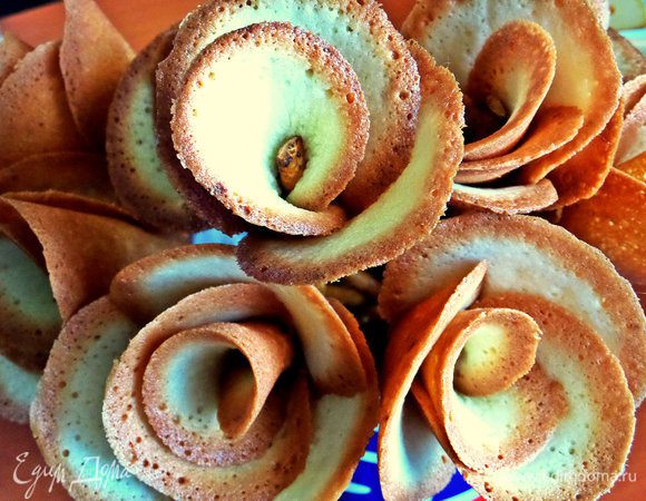 Для эффекта розы хватит 5 лепестков. Можно оставить так, поставив "розы" в кружку или вазу.