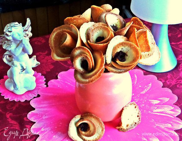 Подаём такой букетик к чаю и устраиваем посиделки с поеданием хрупких "лепестков" :)